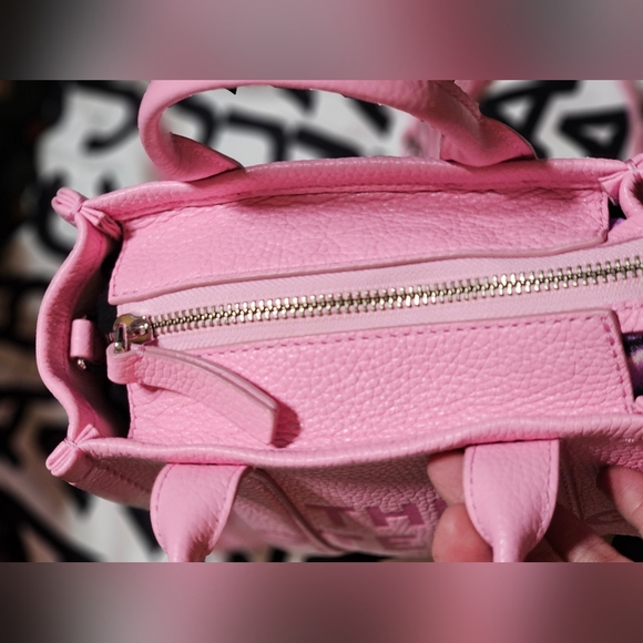 Marc Jacobs leather mini Tote Bag in Fluro Pink! 🩷 - Picture 5 of 10